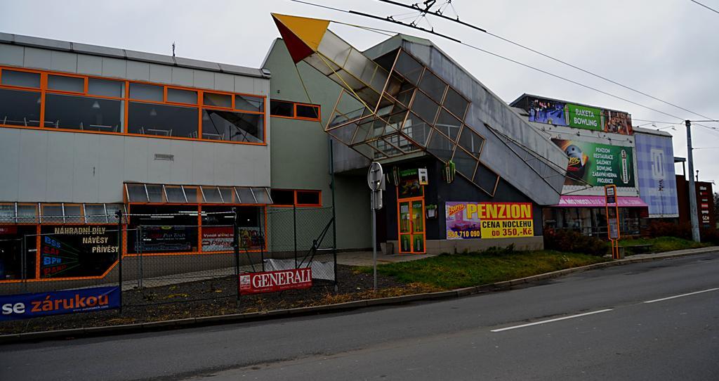 Penzion Raketa Bowling Opava Kültér fotó