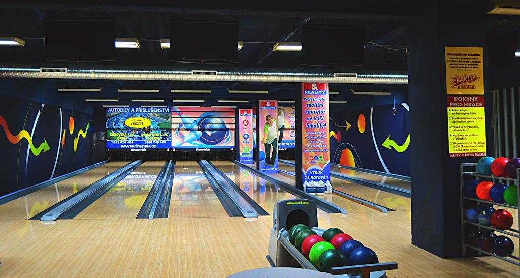 Penzion Raketa Bowling Opava Kültér fotó